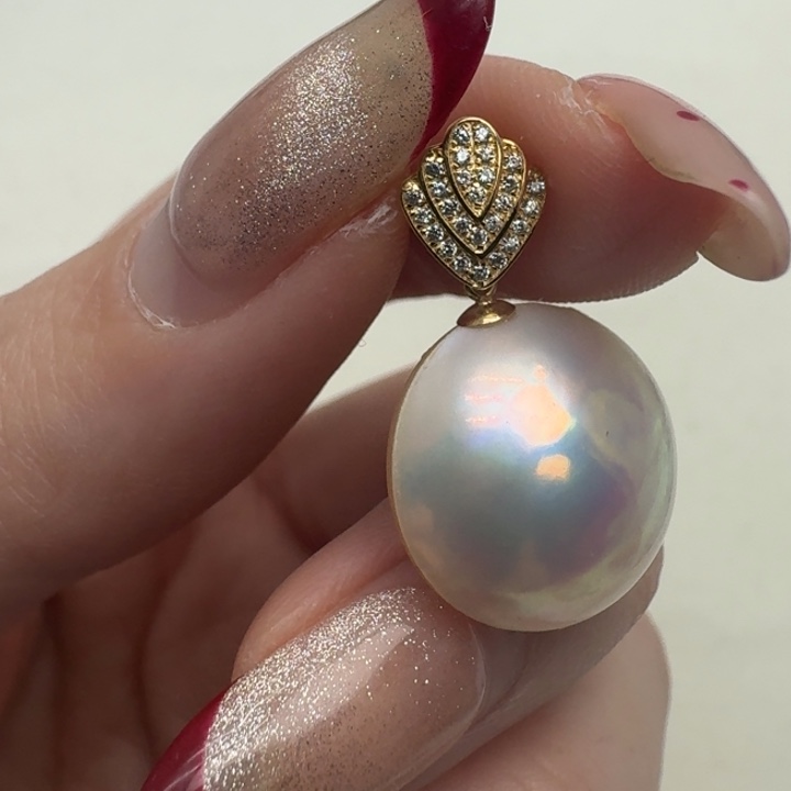 拼合珍珠（马贝珠）颈饰18K金镶嵌