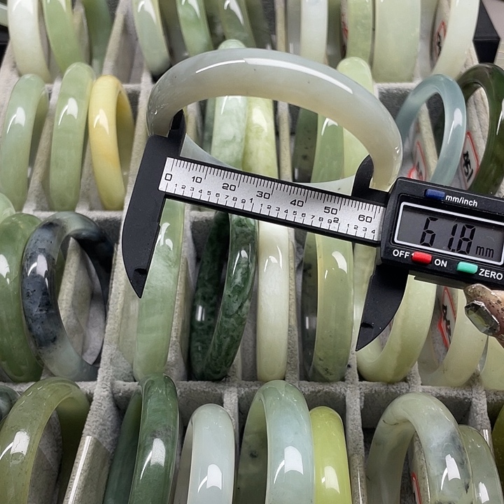 蛇纹石玉未镶嵌手镯448