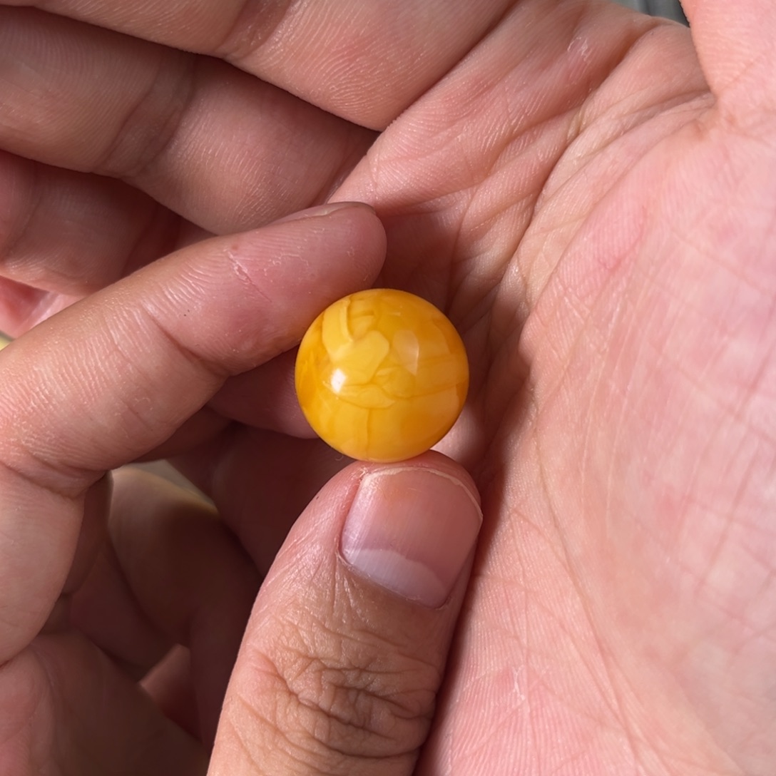 琥珀裸石未镶嵌蜜蜡焦皮料鸡油红18加圆珠