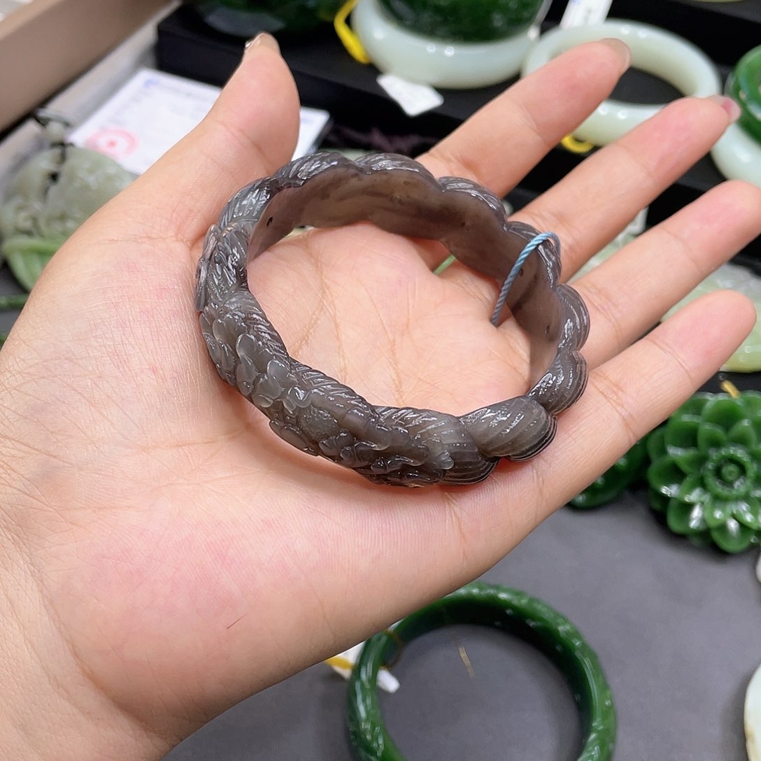 和田玉手镯5960圈口9未镶嵌