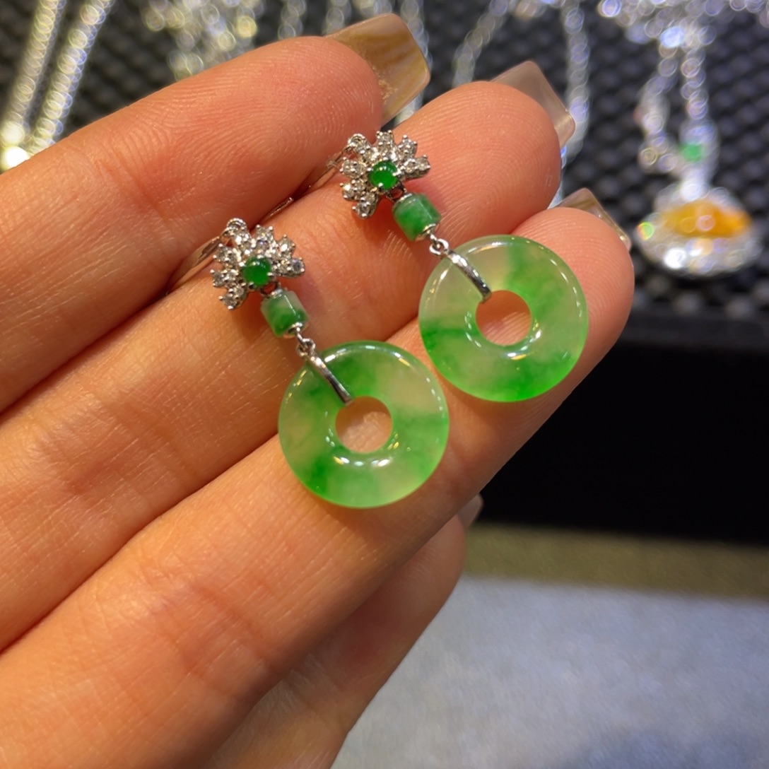 翡翠18K金镶嵌颈饰甜甜圈