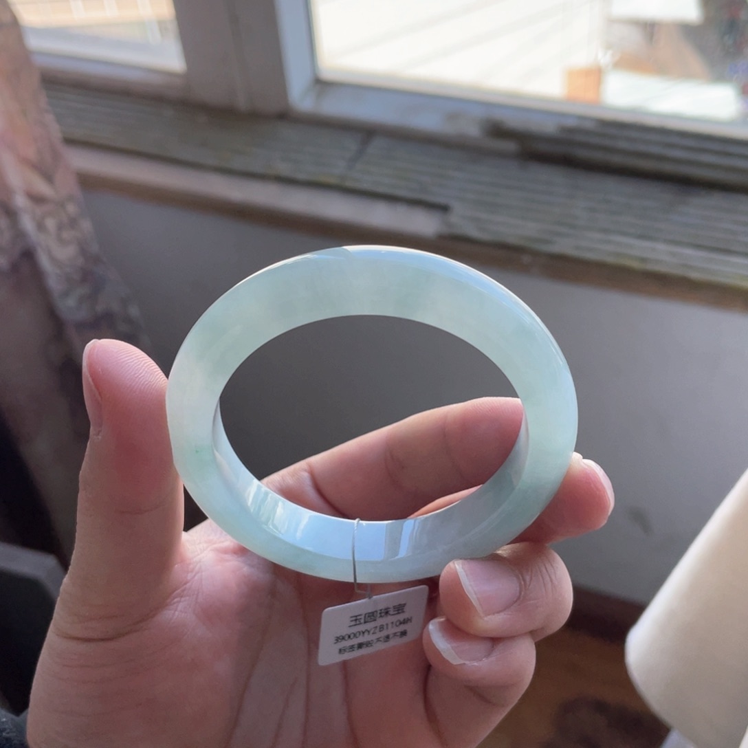 翡翠手镯未镶嵌晴绿手镯
