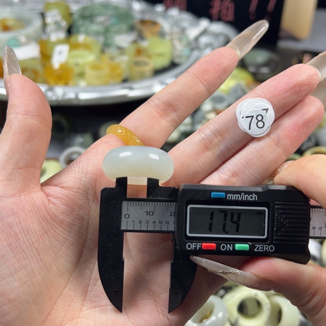 蛇纹石玉未镶嵌戒指