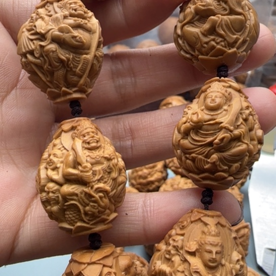 橄榄核手串雕刻工艺