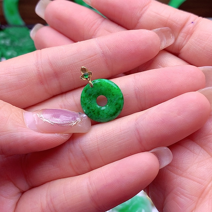 翡翠颈饰18K金镶嵌翡翠