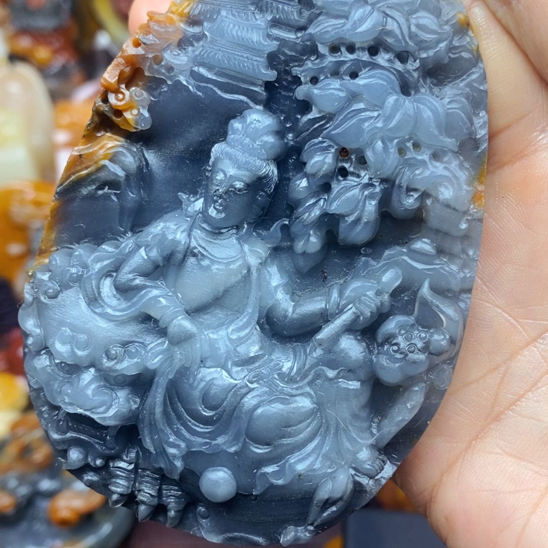 石英质玉（黄龙玉）颈饰未镶嵌