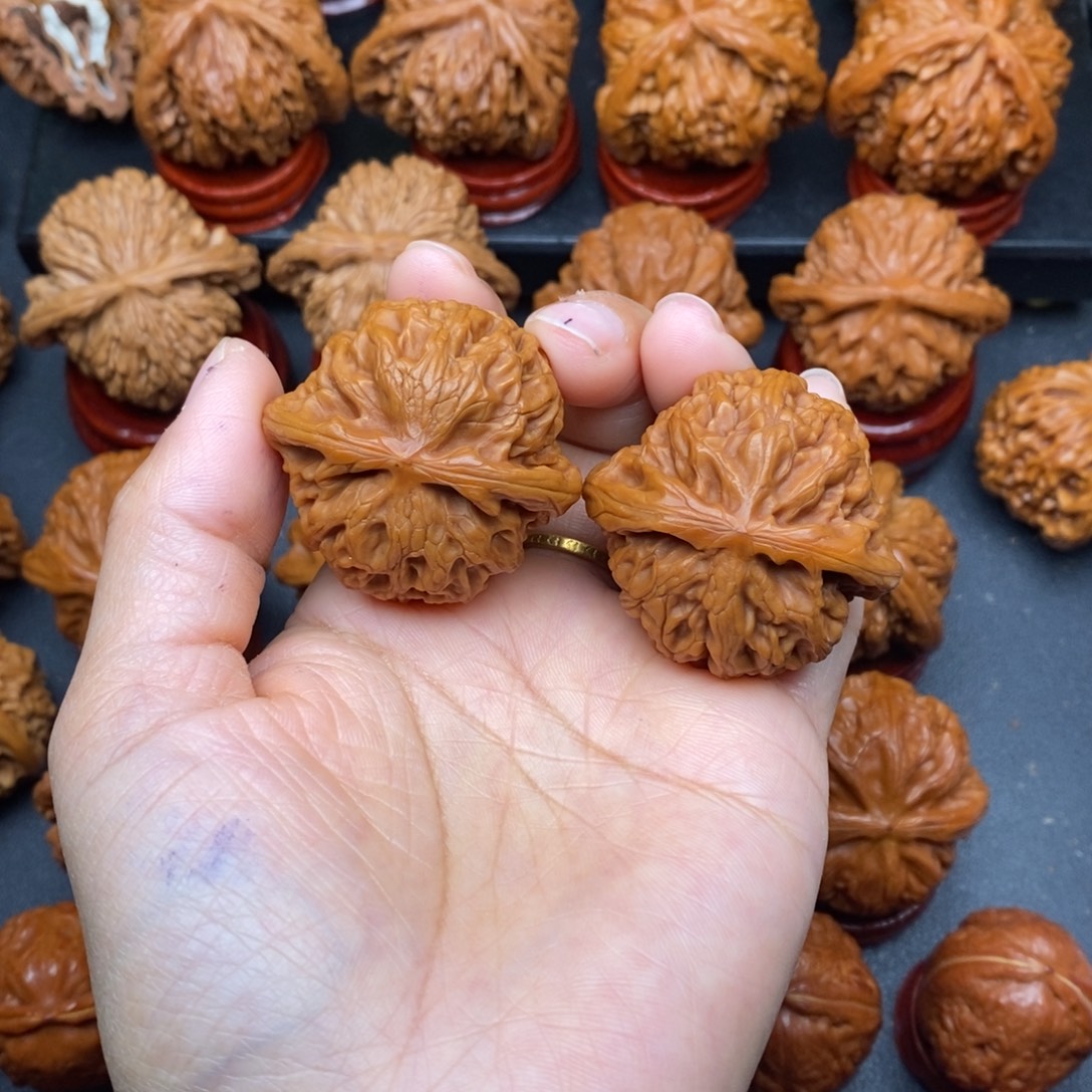 爱***菜文玩核桃把件宫灯