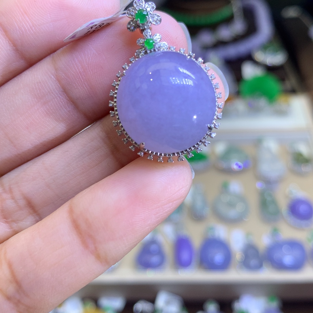 翡翠颈饰18K金镶嵌翡翠