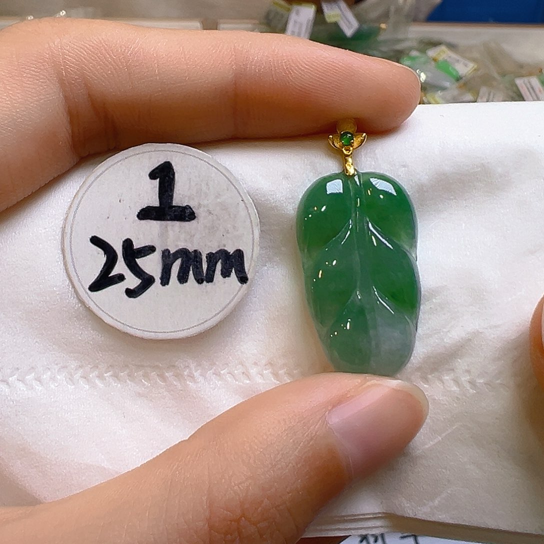 翡翠颈饰18K金镶嵌翡翠