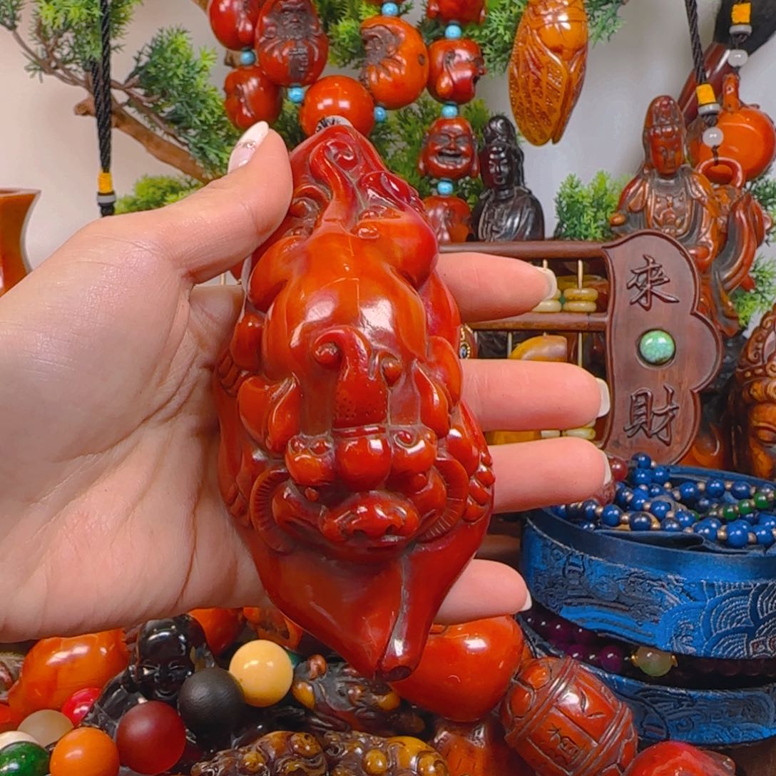 琥珀裸石未镶嵌貔貅