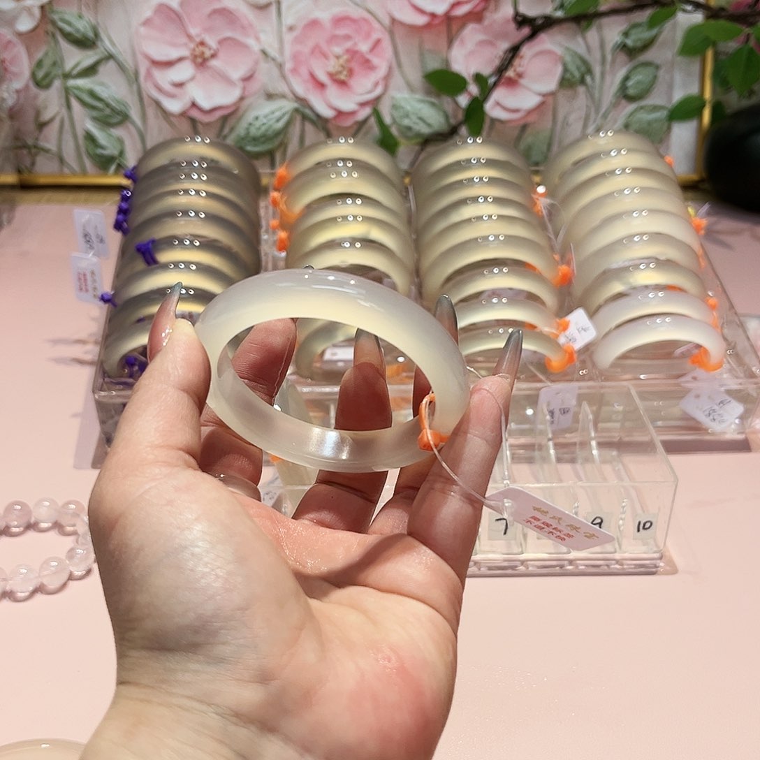 玛瑙/玉髓手镯未镶嵌宋***?