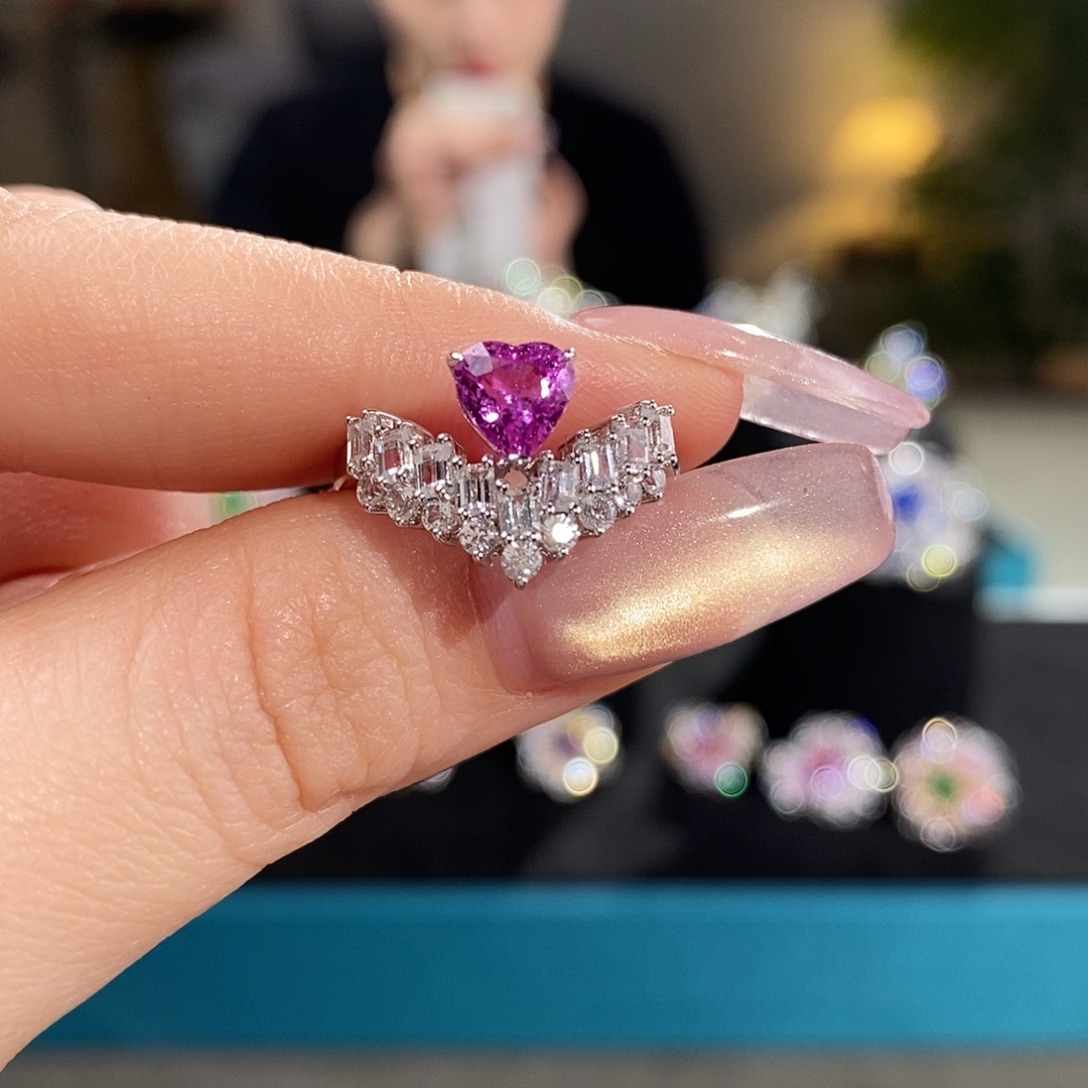 戒指18K金镶嵌彩色蓝宝石1.081ct无烧紫粉色吉尔德