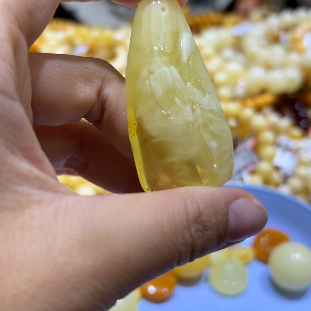 琥珀珠宝奇石未镶嵌