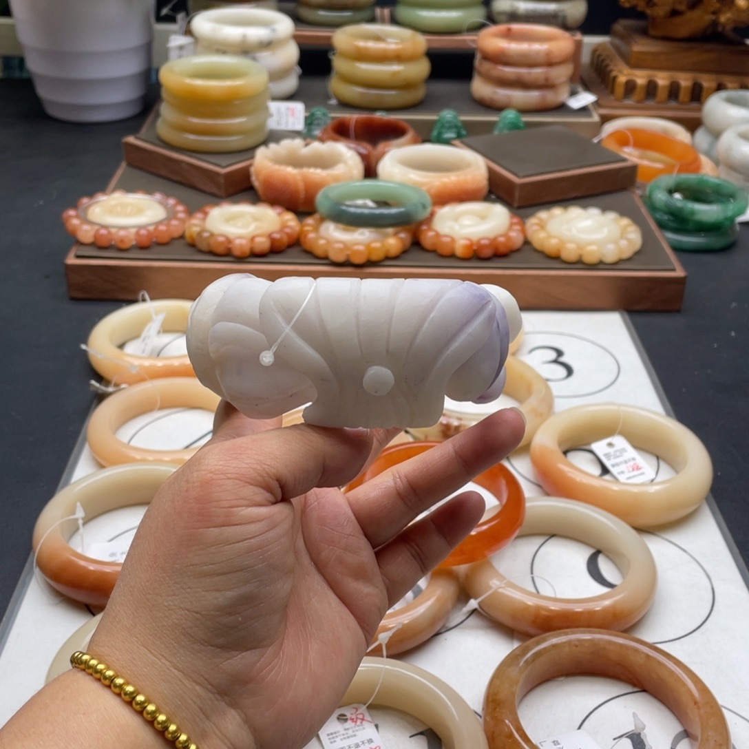 紫***蓝石英岩玉未镶嵌手镯