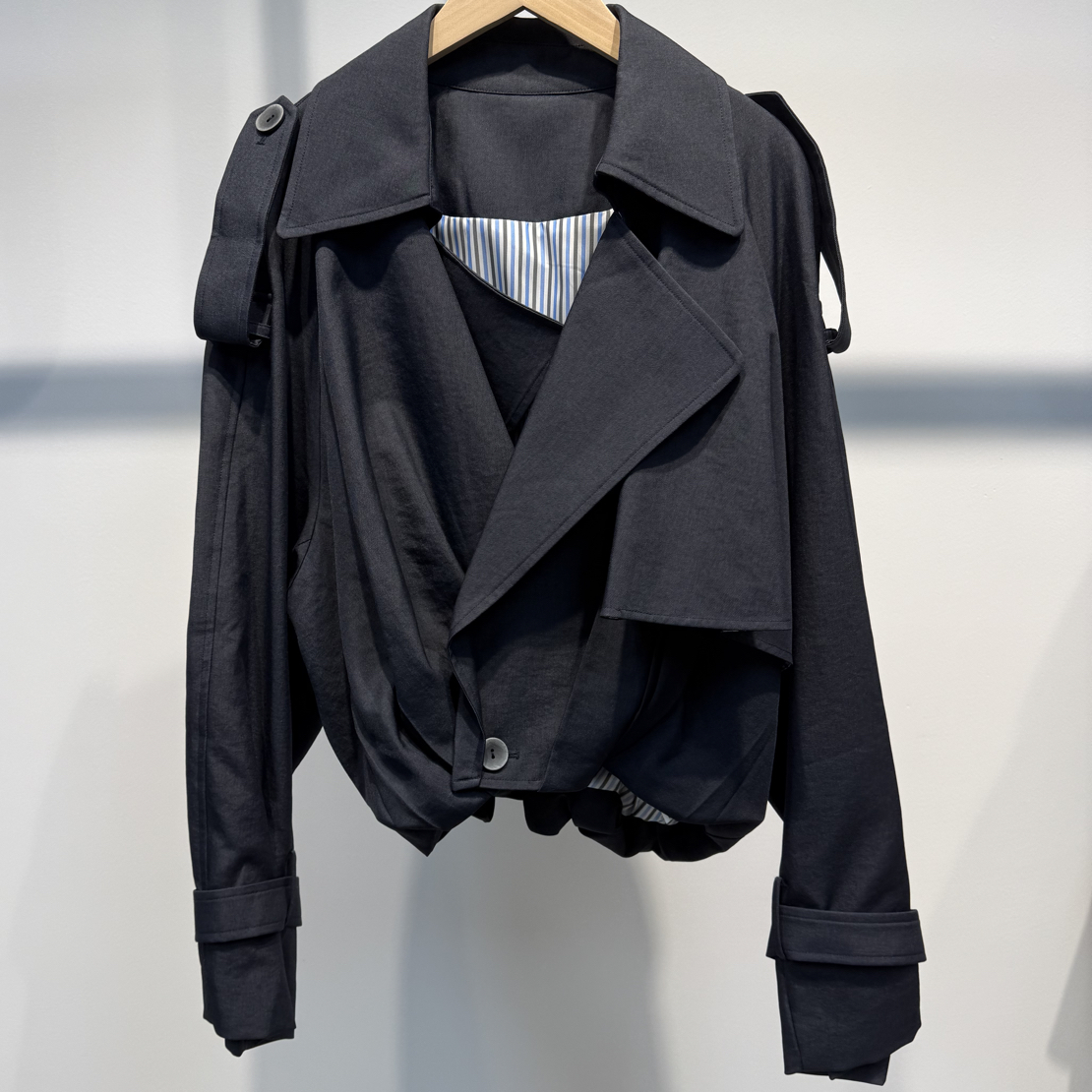 花苞造型截短风衣秋新款短外套时尚舒适