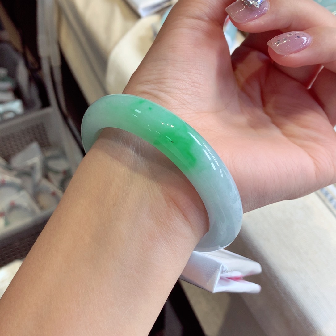 翡翠手镯未镶嵌30正圈77