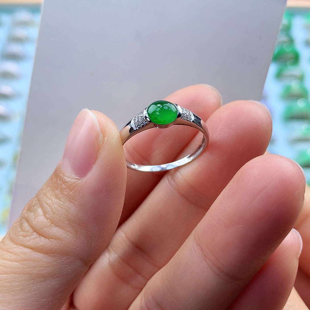 翡翠戒指18K金镶嵌15圈