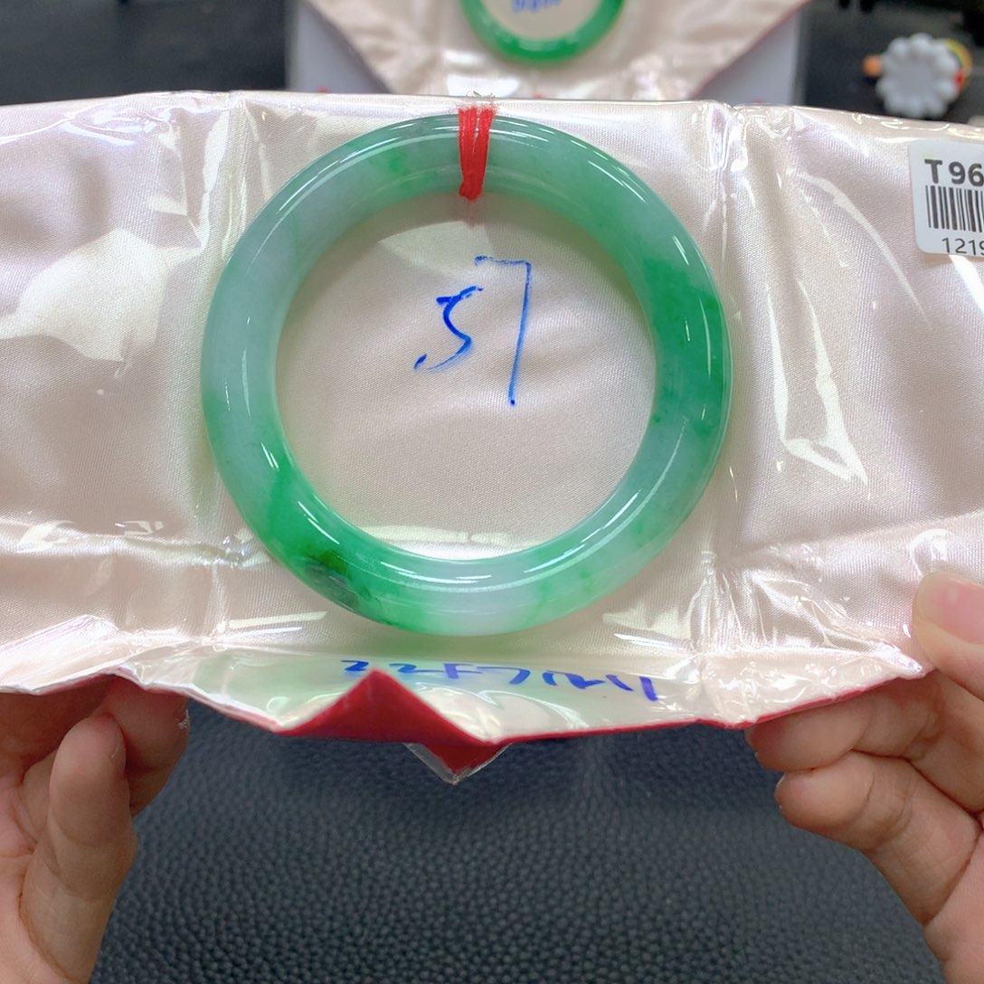 /***u翡翠未镶嵌手镯翡翠