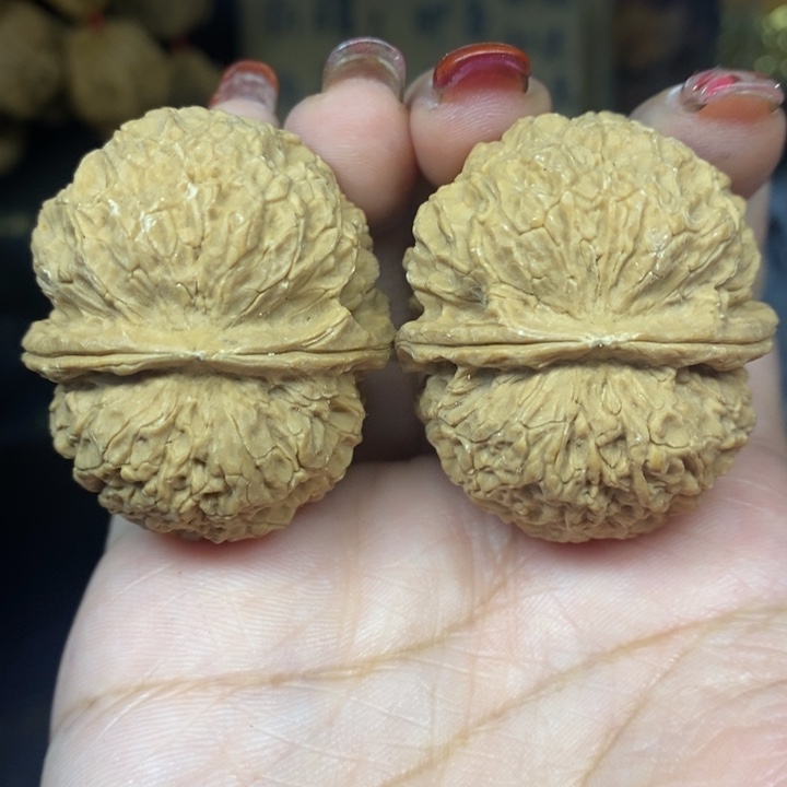 文玩核桃吊坠18铁绣球