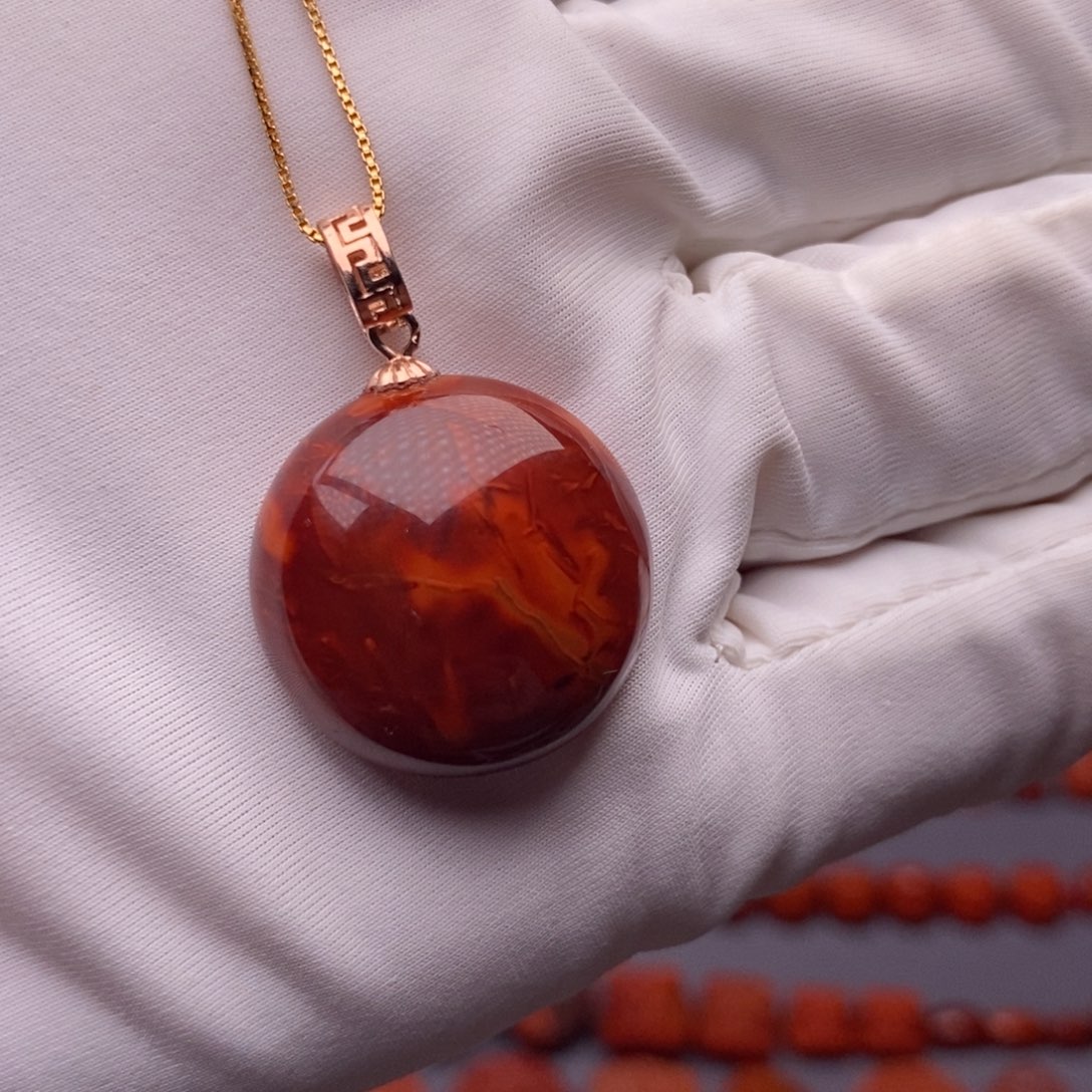 南红玛瑙银S925镶嵌配饰牛血火焰纹圆牌