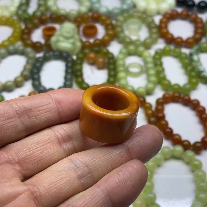 蛇纹石玉班指未镶嵌