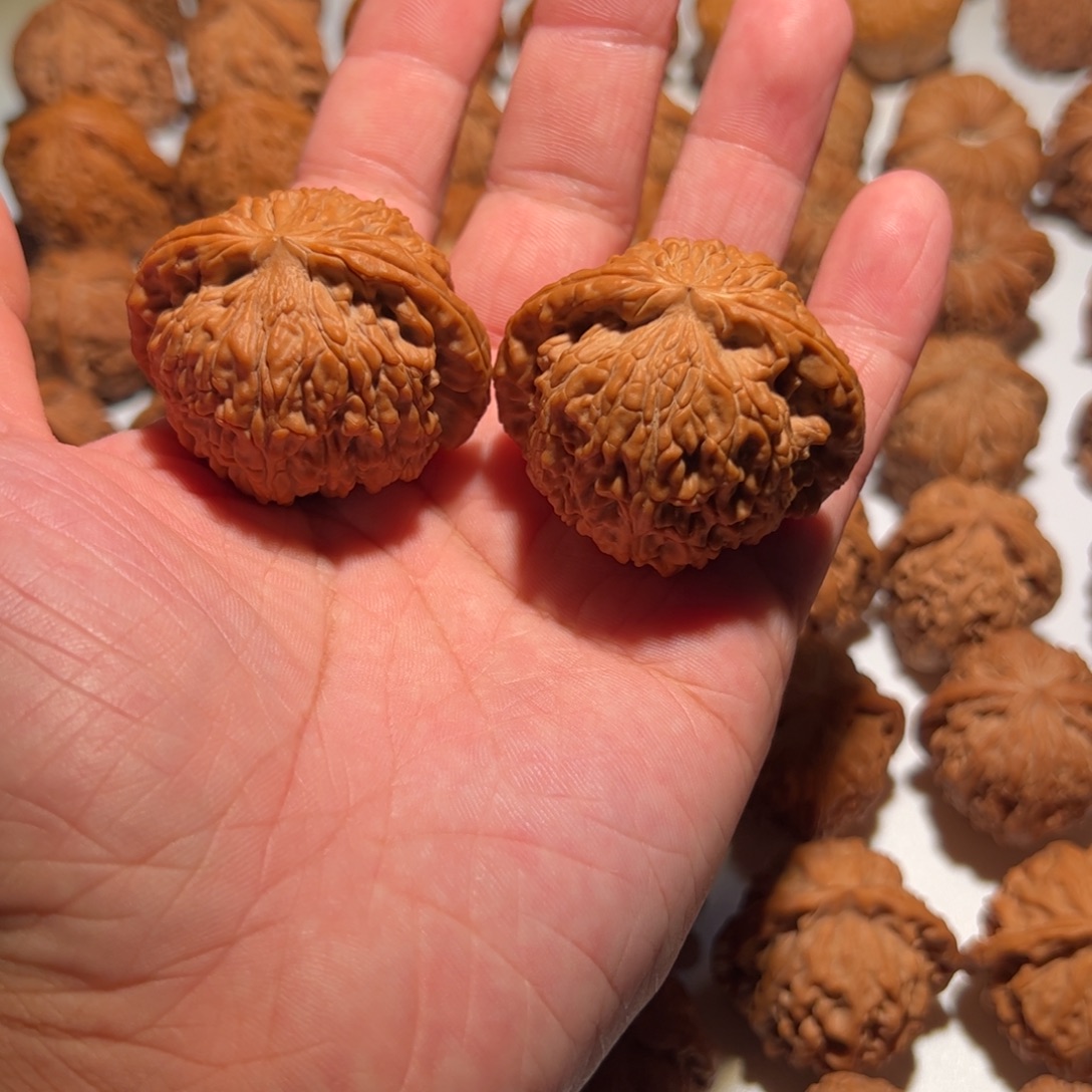 Z***y吊坠文玩核桃闷白