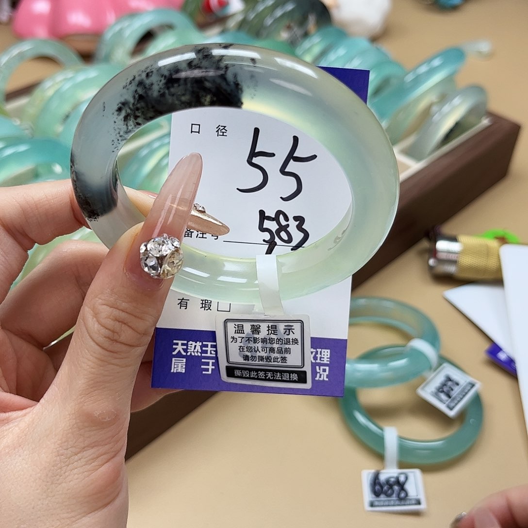 蛇纹石玉手镯未镶嵌