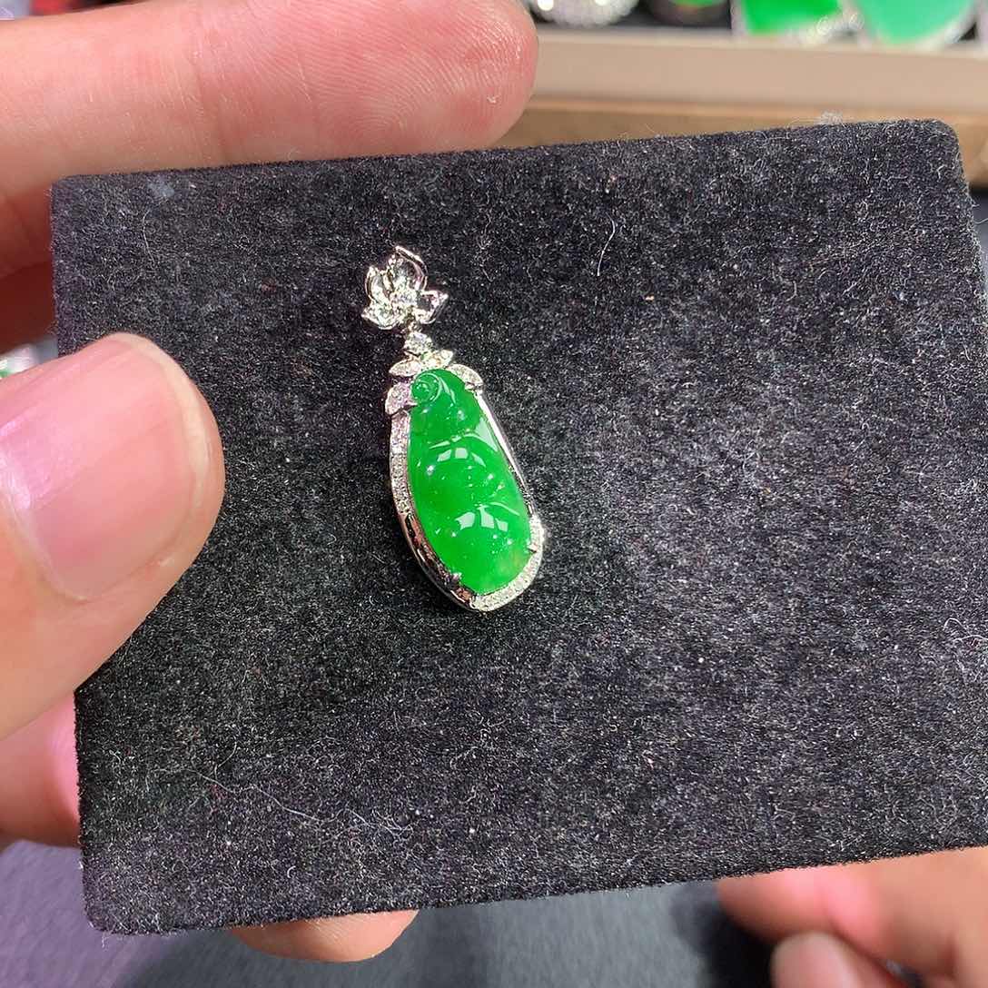 翡翠吊坠(赠链)18K金镶嵌