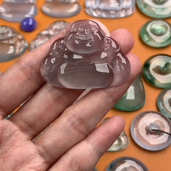 翡翠挂件未镶嵌…..