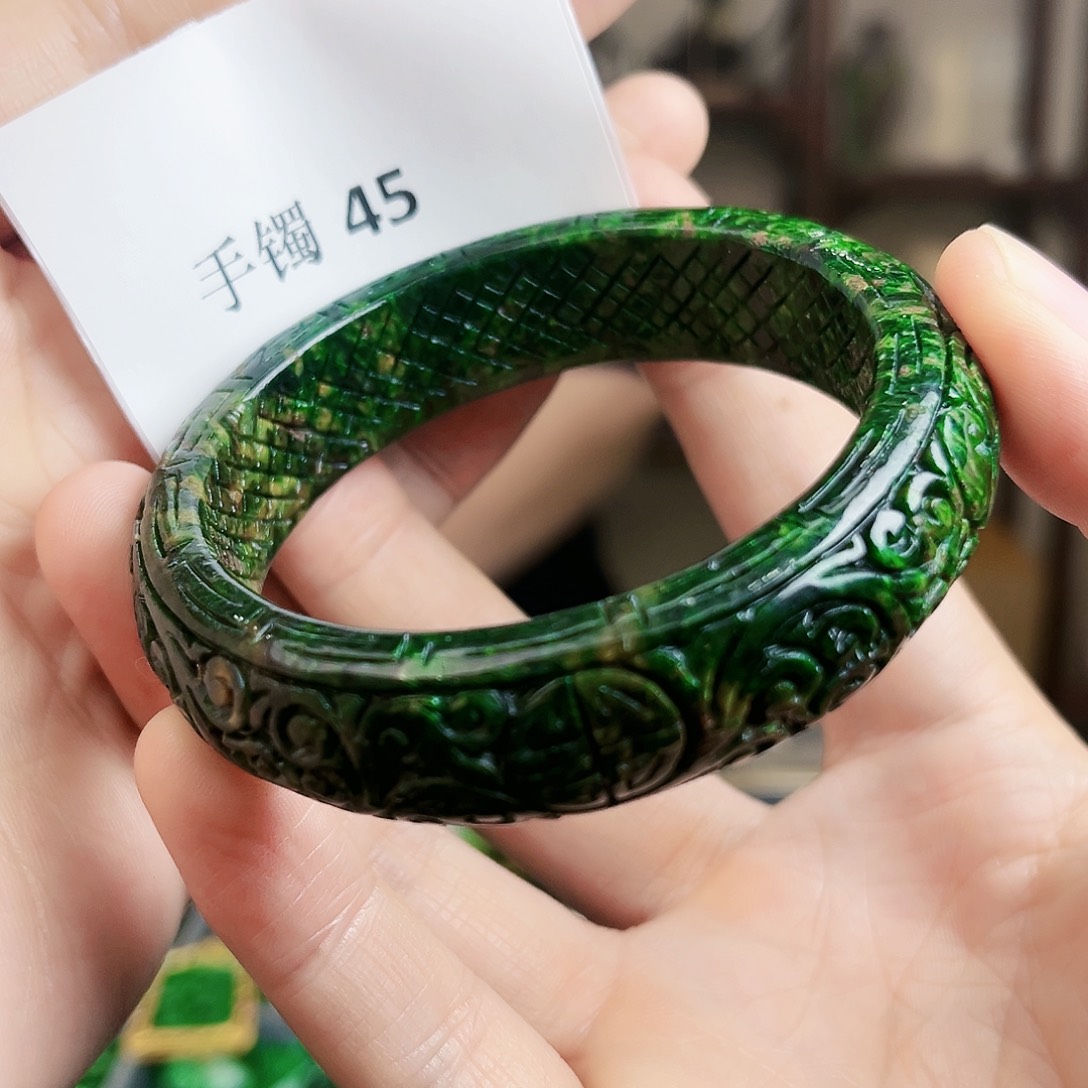 翡翠手镯未镶嵌手镯58.9