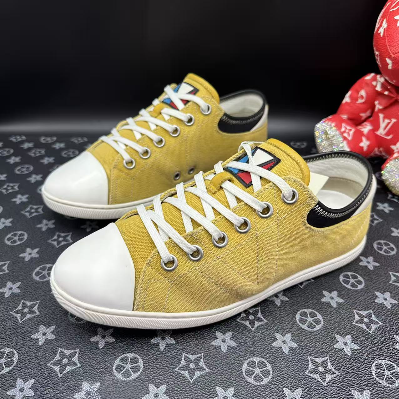 95新 LouisVuitton/路易威登 黄色帆布大V休闲舒适板鞋39码lz234