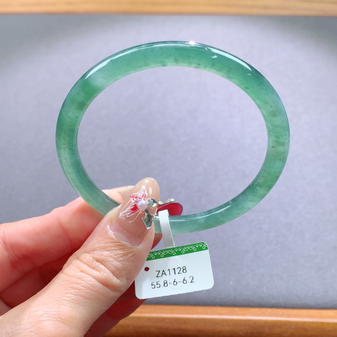 翡翠手镯未镶嵌天然翡翠手镯叮当镯