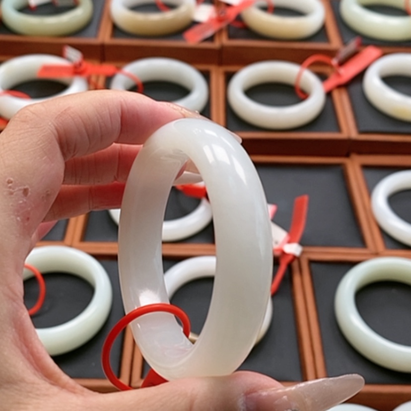 【闪购商品】未镶嵌手镯和田玉