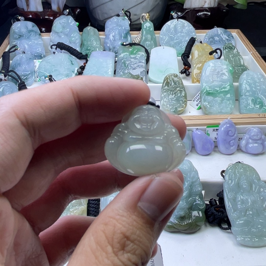 翡翠未镶嵌颈饰1010