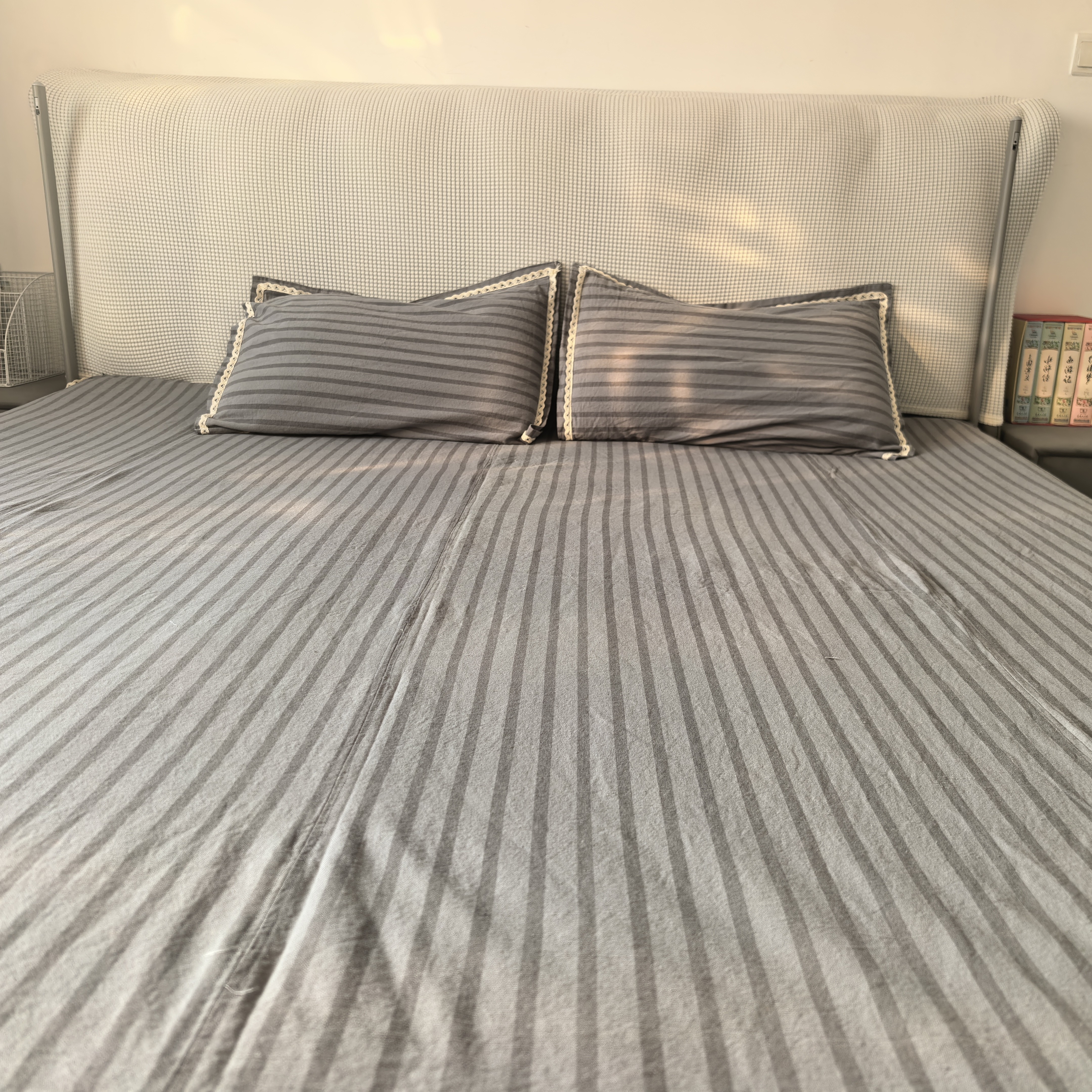 灰条纯棉带花边床单枕套