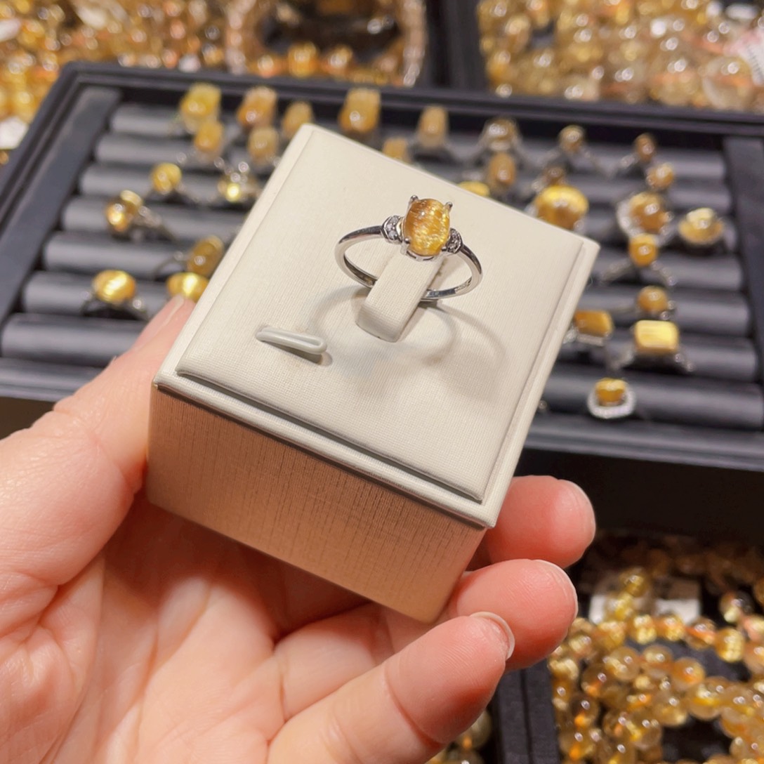 水晶手链未镶嵌会***瓜天然水晶戒指已镶嵌