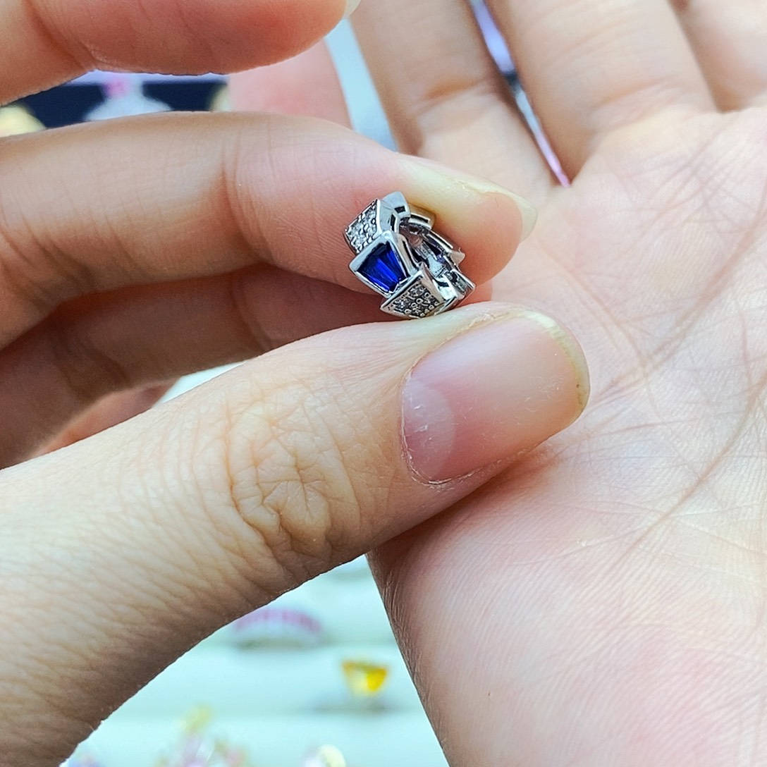 吊坠(赠链)蓝宝石未镶嵌