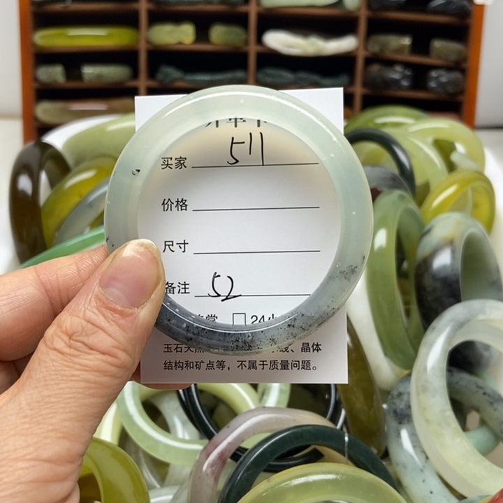 蛇纹石玉未镶嵌手镯