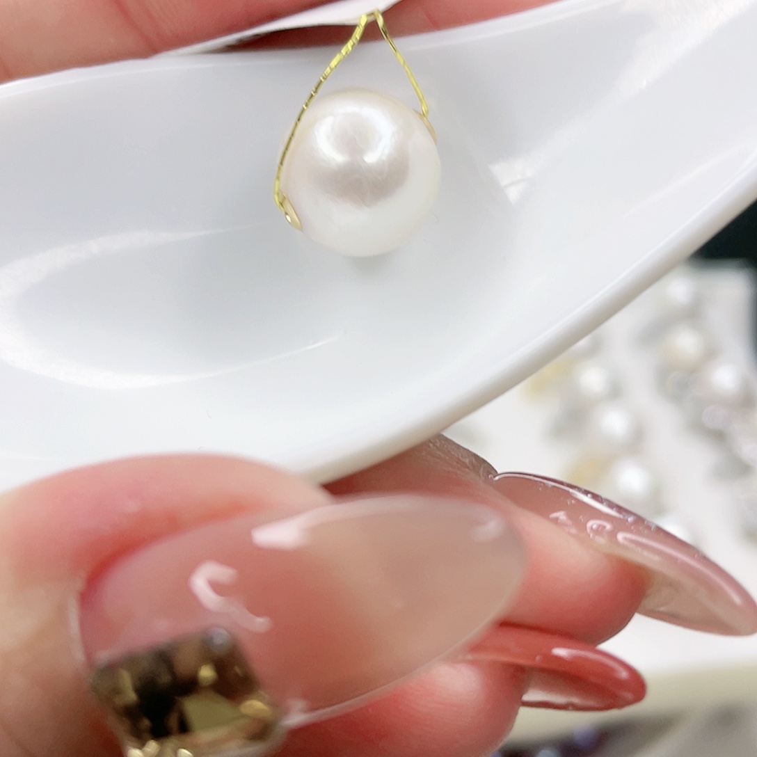 淡水珍珠颈饰18K金镶嵌