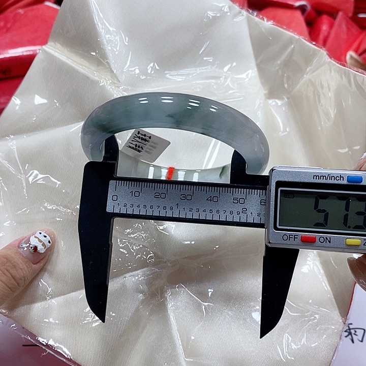 翡翠手镯未镶嵌125