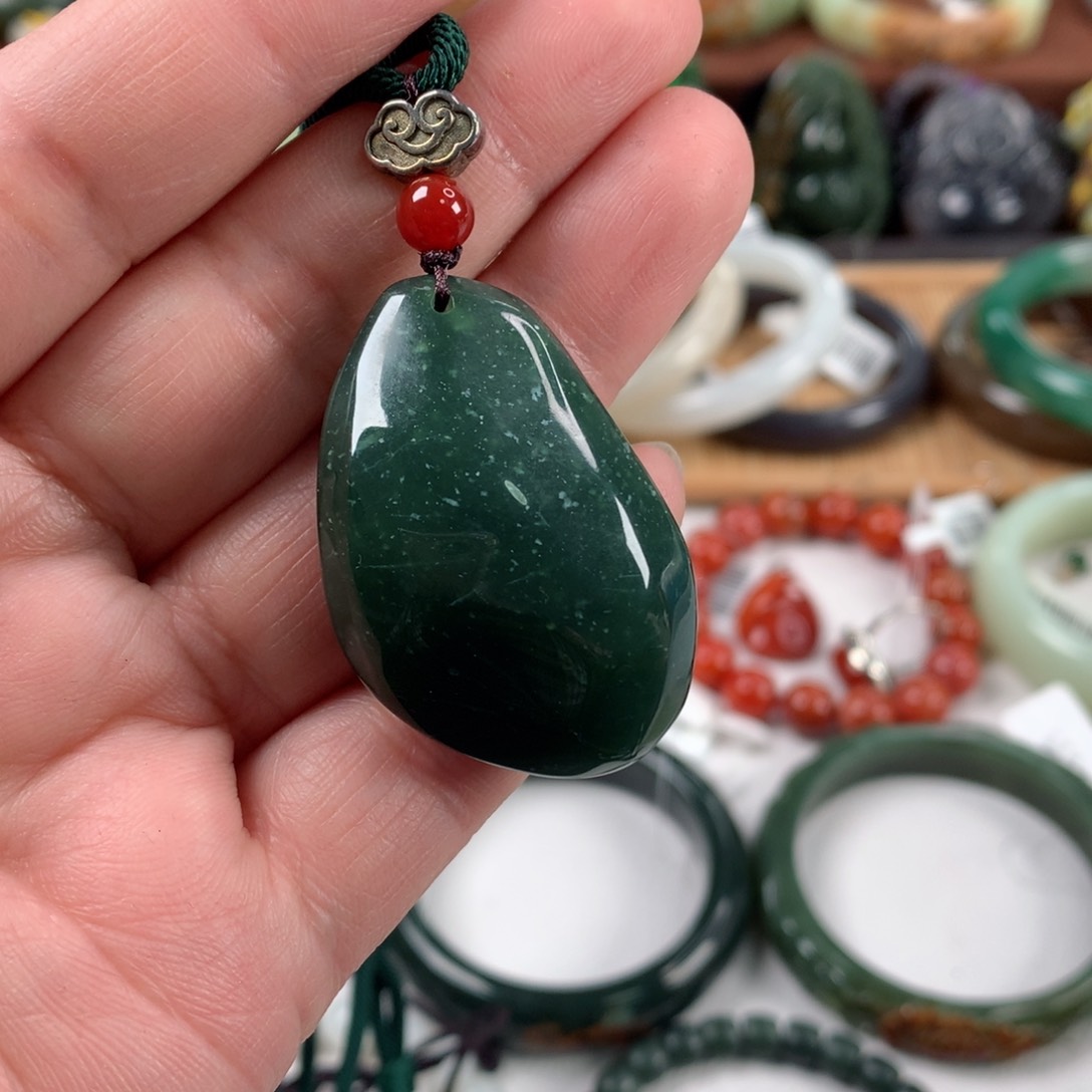岫玉颈饰未镶嵌吊坠