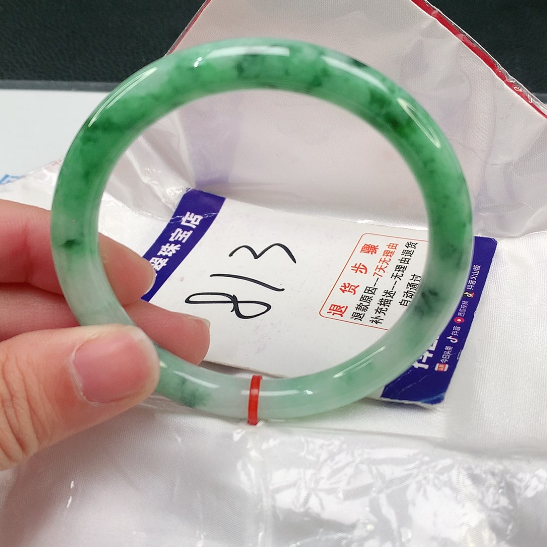 翡翠手镯未镶嵌翡翠