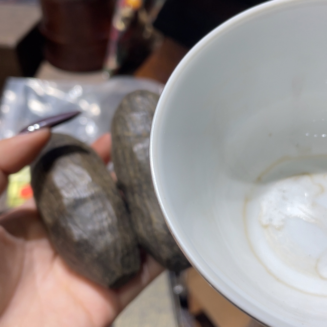 紫砂茶杯线香和白