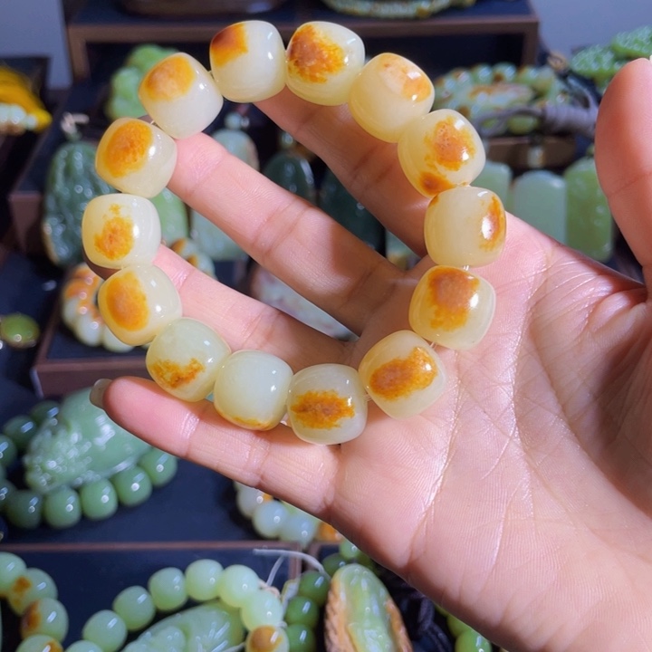 和田玉手链未镶嵌万**山