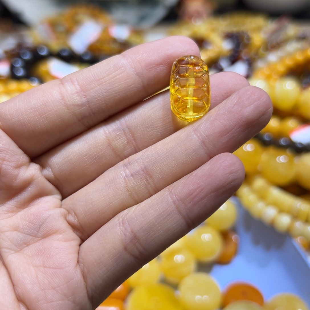 琥珀珠宝奇石未镶嵌