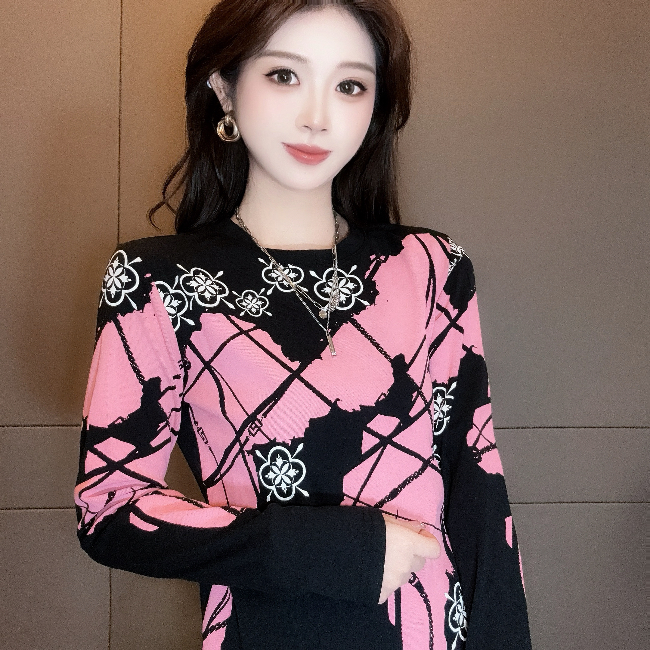 2025秋季长袖欧货彩绘时尚长袖T恤女修身洋气衣服女上衣1647