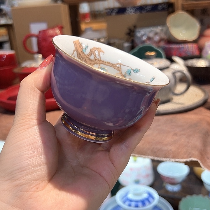 瓷片漂亮的小茶具耶
