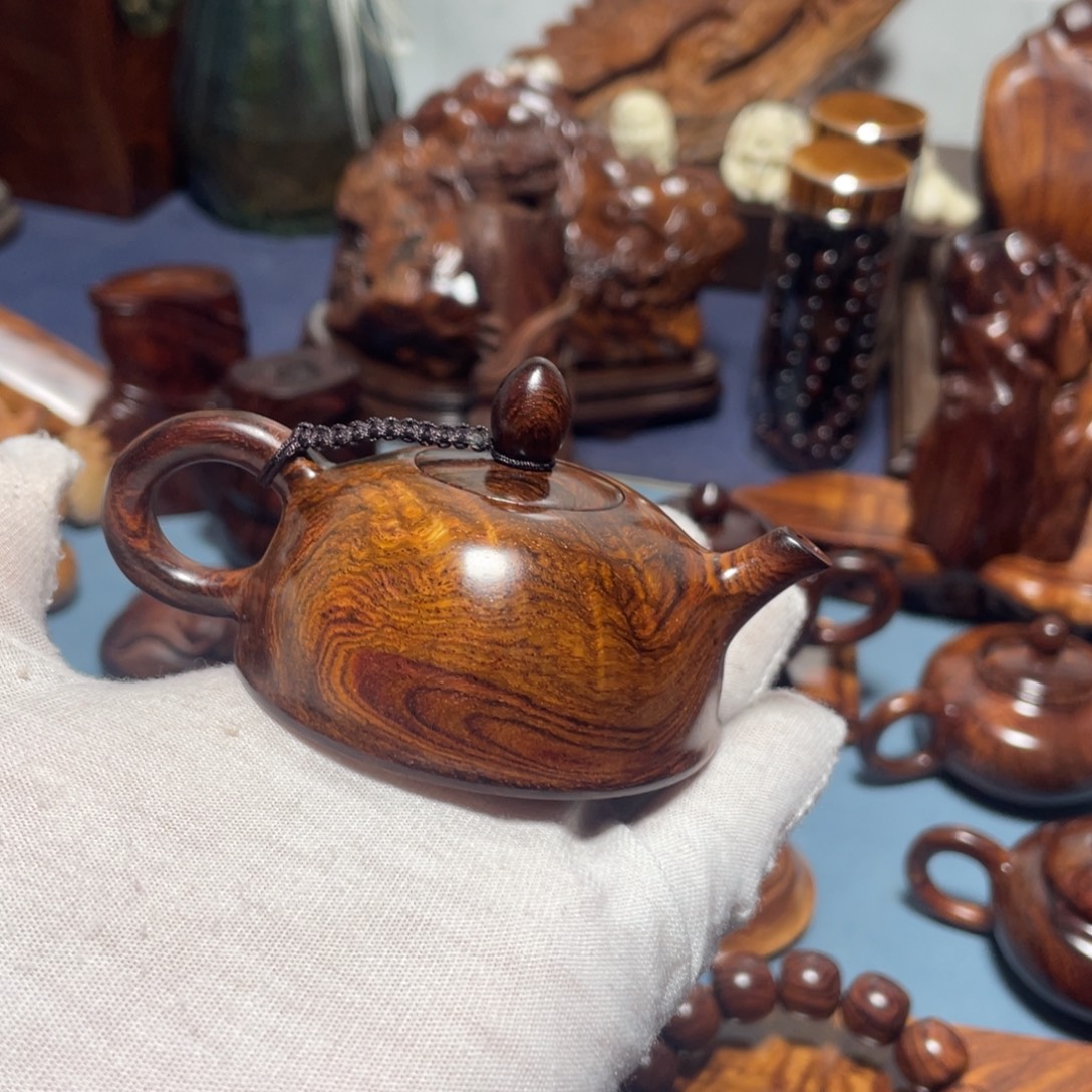 飞***天把件黄花梨/降香黄檀