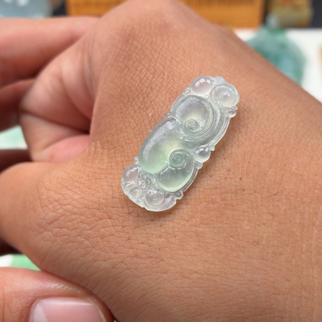 定制翡翠未镶嵌如意