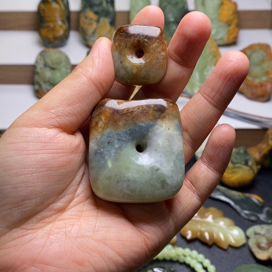 岫岩河磨玉（透闪石质玉）挂件未镶嵌萍**生